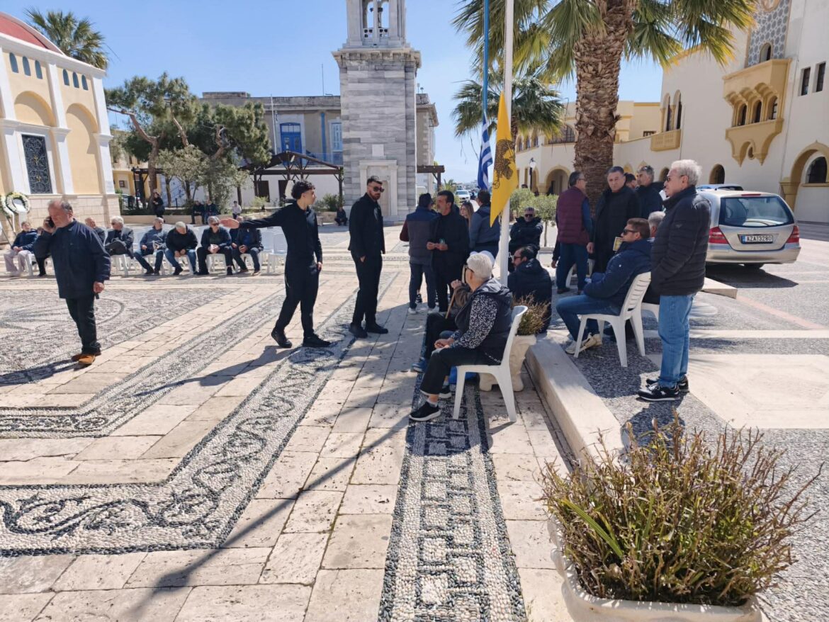 Σε κλίμα βαθιάς οδύνης η Κάλυμνος σήμερα αποχαιρετά τον μεγάλο ευεργέτη Γιάννη Χαλίκο – Με τιμές εν ενεργεία Δημάρχου το τελευταίο κατευόδιο