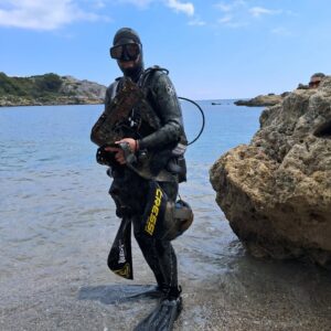 Εθελοντικός καθαρισμός στην παραλία Λαδικού με πρωτοβουλία της ομάδας Pteron Scuba Diving