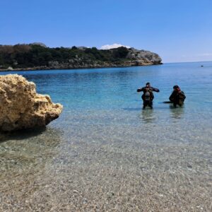 Εθελοντικός καθαρισμός στην παραλία Λαδικού με πρωτοβουλία της ομάδας Pteron Scuba Diving