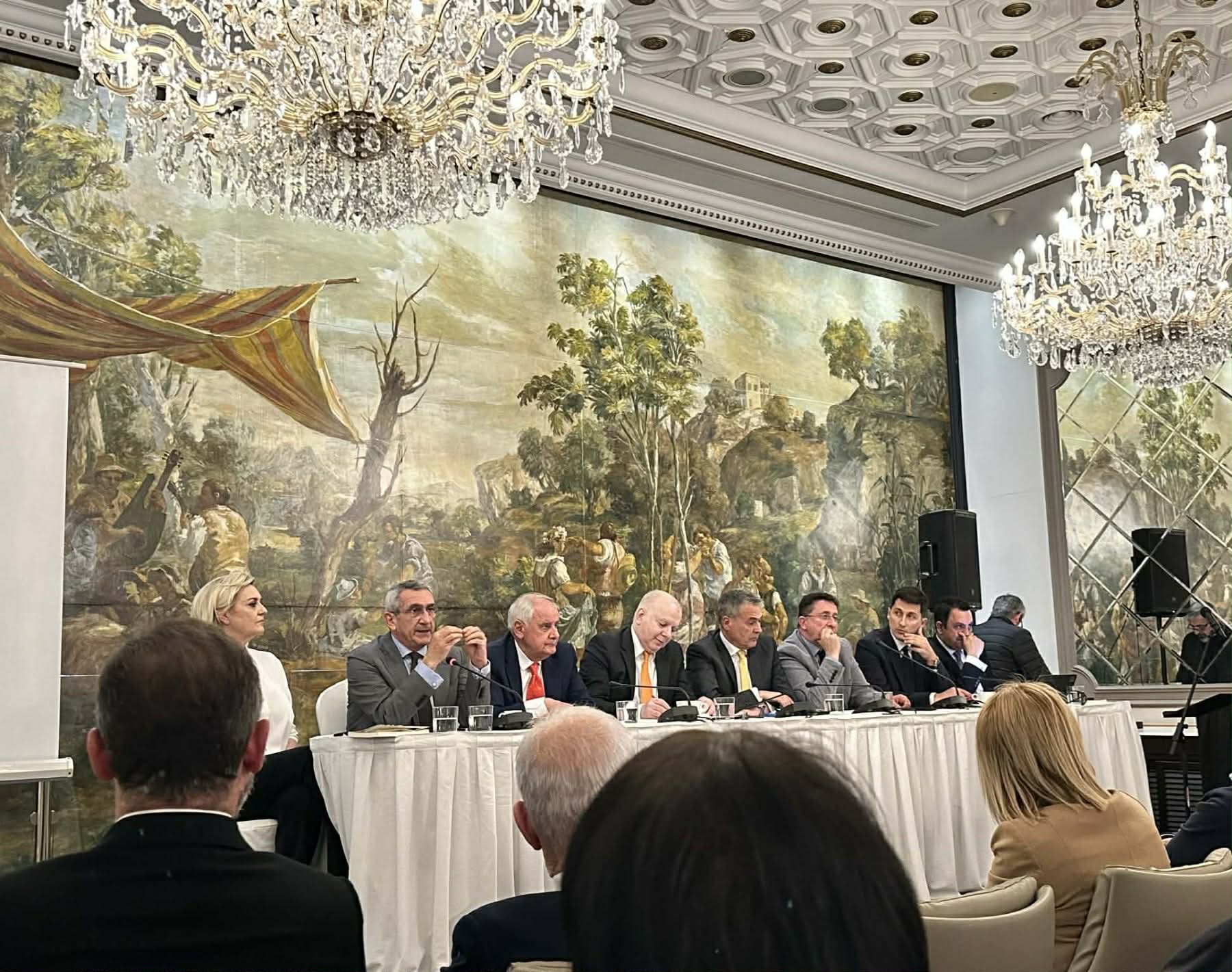 Παρουσιάστηκαν στη Ρόδο τα «Αδημοσίευτα» του Νίκου Χασαπόπουλου – Μια βραδιά γεμάτη ιστορία, δημοσιογραφία και θερμή υποδοχή
