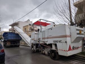 Ξεκίνησαν υπό βροχή οι εργασίες ασφαλτόστρωσης στη Μ. Αλεξάνδρου στην Κω