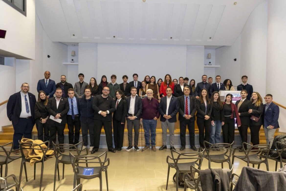Με επιτυχία παρουσιάστηκε το RhodesMRC 2026 στην Αθήνα: Η νέα γενιά ενεργών πολιτών μπροστά στις προκλήσεις του αύριο