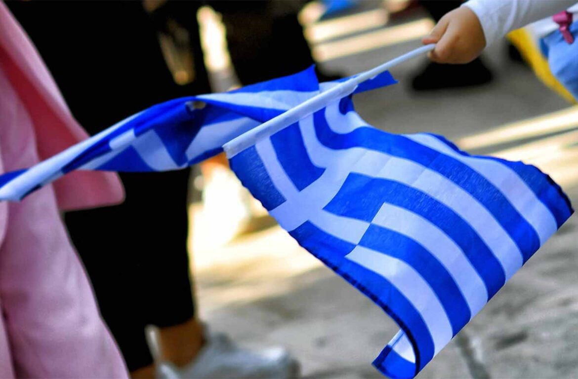 25η Μαρτίου: 32 μαθητές από τα Βριλήσσια παρελαύνουν δίπλα στα παιδιά του Αγαθονησίου – Στην αποστολή και ο Δήμαρχος Γιάννης Πισιμίσης