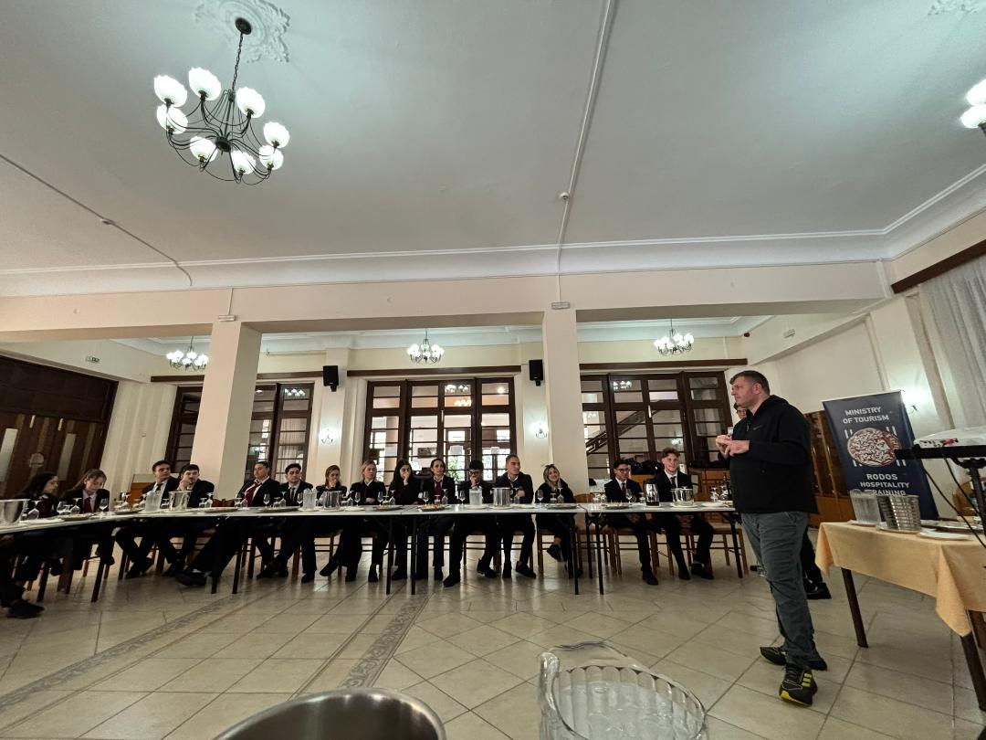 Σεμινάριο Γευσιγνωσίας Οίνου με τον οινολόγο – οινοποιό Κουνάκη από τον Έμπωνα Ρόδου
