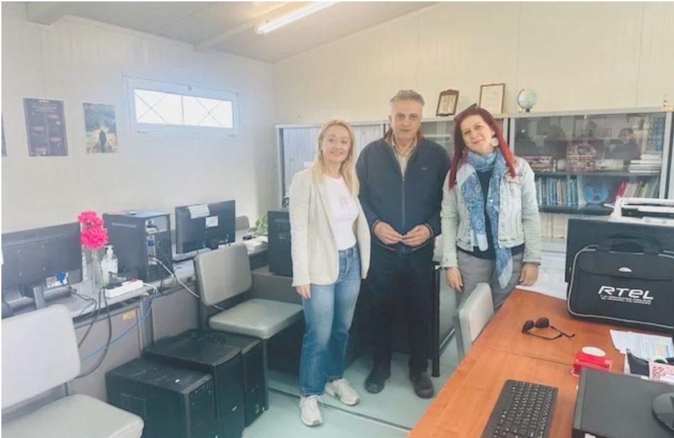 Ενίσχυση του ΕΠΑΛ Παραδεισίου με 7 υπολογιστές από τον Απ. Ασπράκη – Το δημόσιο “ευχαριστώ” της Ελπίδας Ατσίδη»
