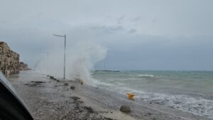 Κακοκαιρία «Erminio»: Σφοδροί άνεμοι και κύματα «χτυπούν» την παραλιακή της Κω – Αναμένεται επιδείνωση