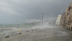Κακοκαιρία «Erminio»: Σφοδροί άνεμοι και κύματα «χτυπούν» την παραλιακή της Κω – Αναμένεται επιδείνωση