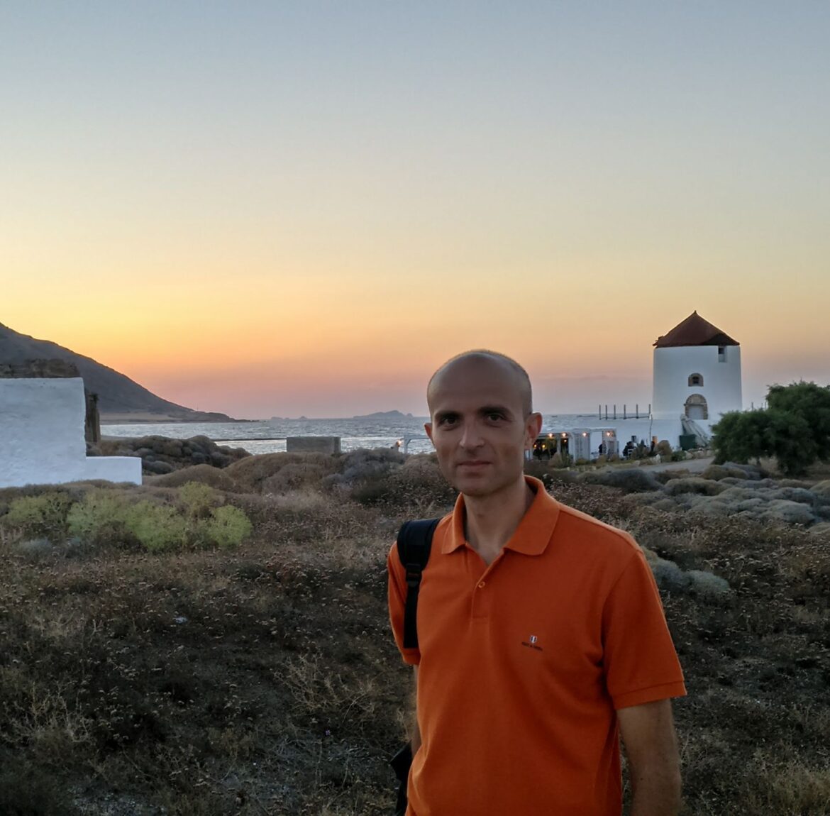Κοσμάς Σταυρίδης στον RV: «Όταν βραδιάζει», μια συνάντηση ποίησης και μουσικής (audio)