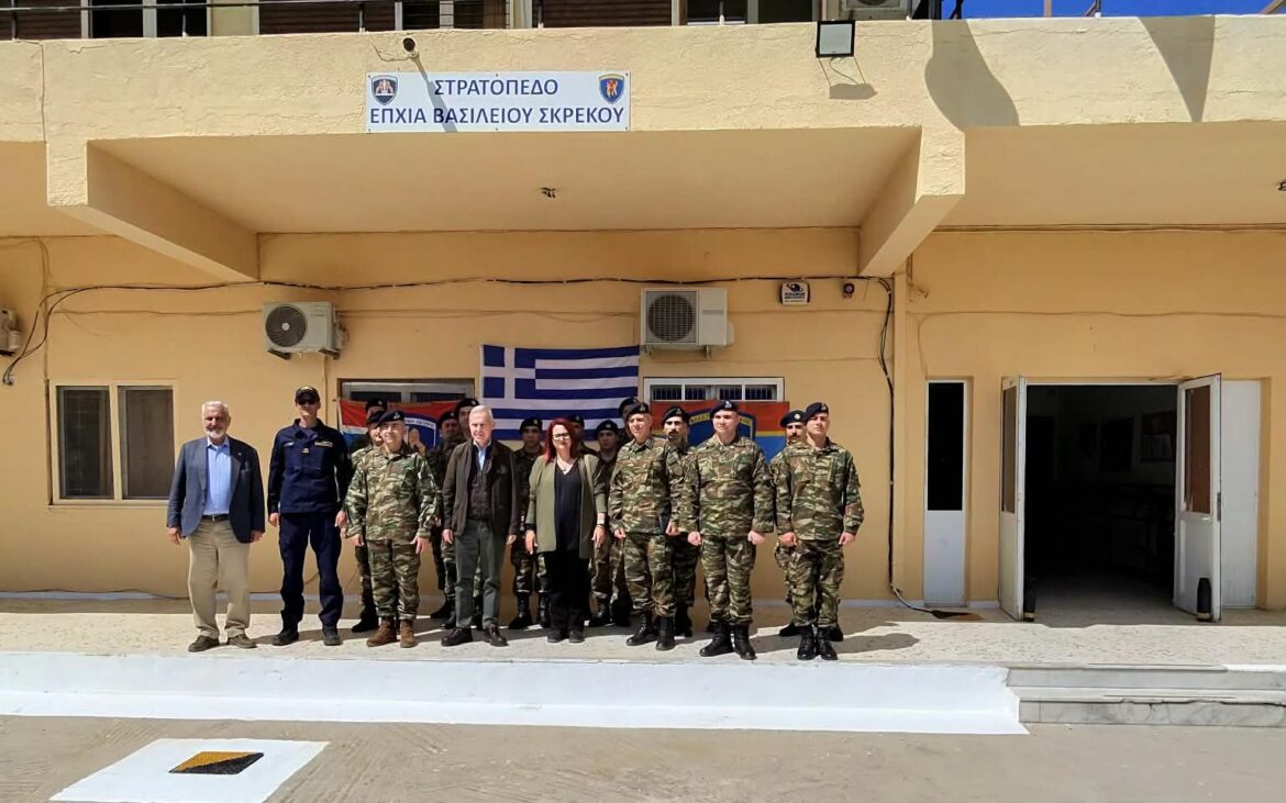 Ο υφυπουργός Εθνικής Άμυνας Θανάσης Δαβάκης επισκέφθηκε τη Διοίκηση Άμυνας Νήσου Τήλου