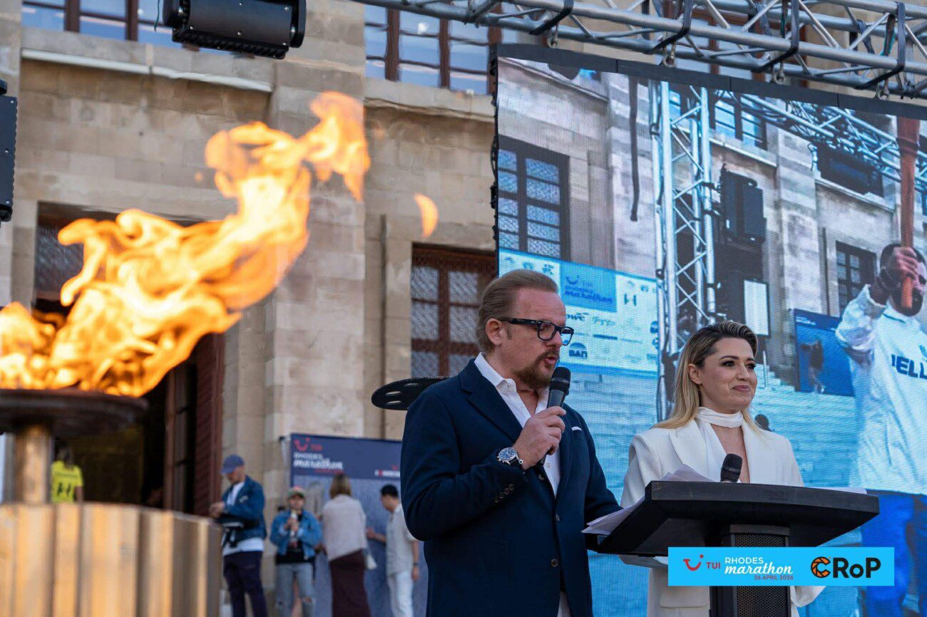 TUI Rhodes Marathon: Άναψε η Φλόγα της Καλλιπάτειρας από τον Παναγιώτη Καραΐσκο (Φωτο)