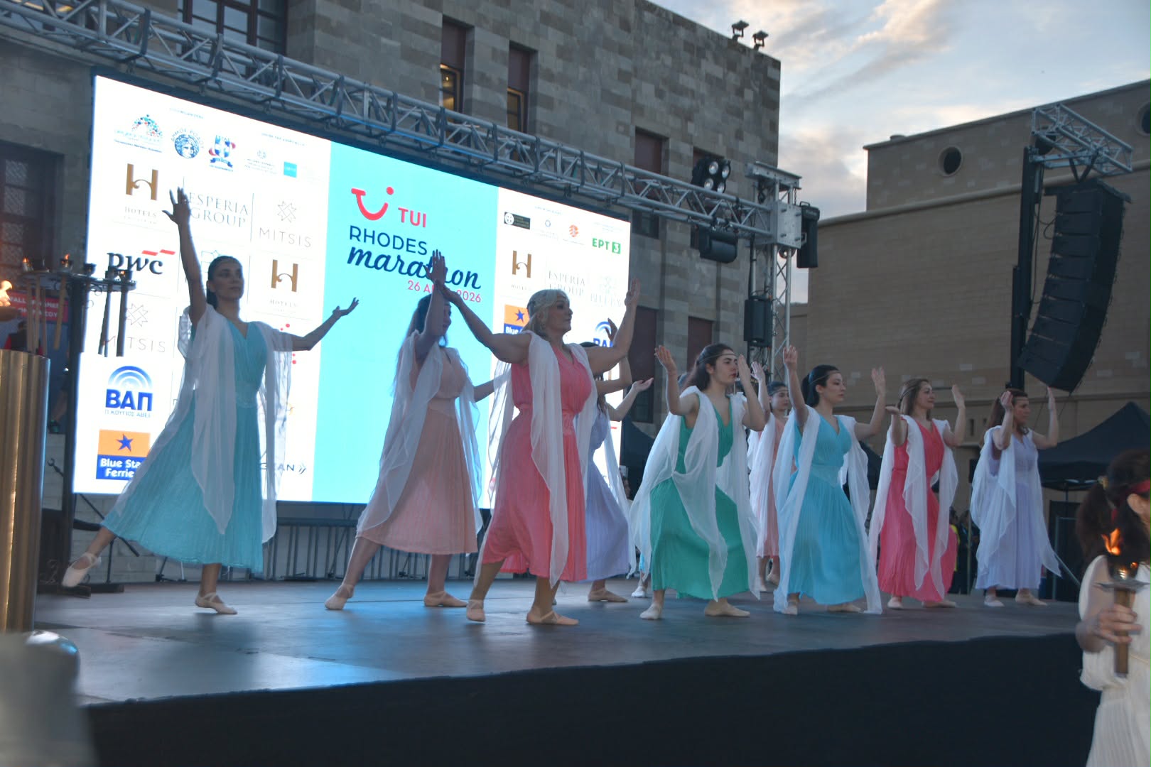 TUI Rhodes Marathon: Άναψε η Φλόγα της Καλλιπάτειρας από τον Παναγιώτη Καραΐσκο (Φωτο)
