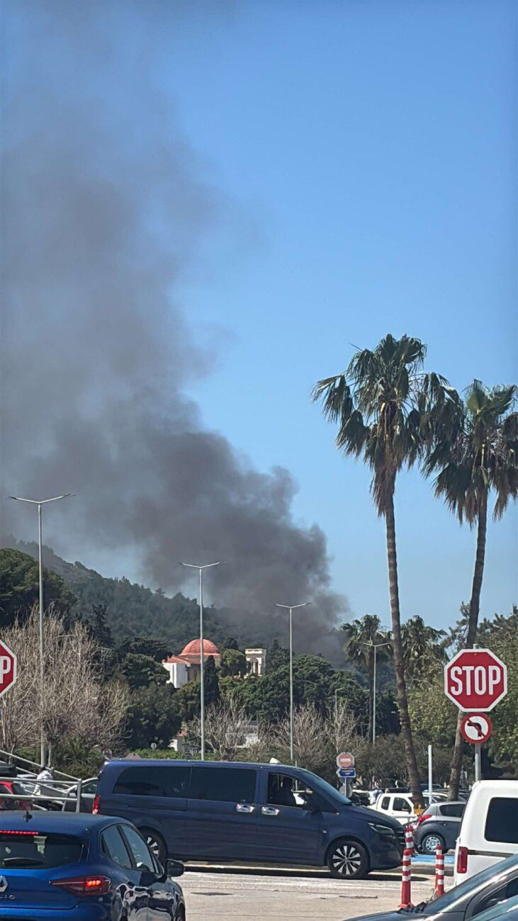 Φωτιά σε κτήριο στο Παραδείσι – Δυνάμεις της Πυροσβεστικής στο σημείο