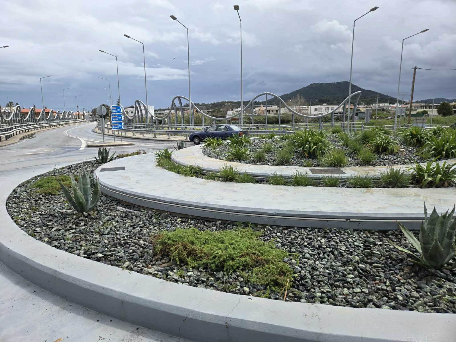 Ολοκληρώθηκαν οι εργασίες συντήρησης των κυκλικών κόμβων από το Περιφερειακό Φυτώριο Νοτίου Αιγαίου