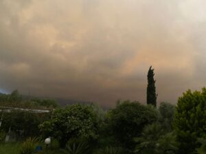 Αφρικανική σκόνη «σκέπασε» την Κω – Πορτοκαλί ουρανός και αποπνικτική ατμόσφαιρα εν μέσω κακοκαιρίας «Erminio»