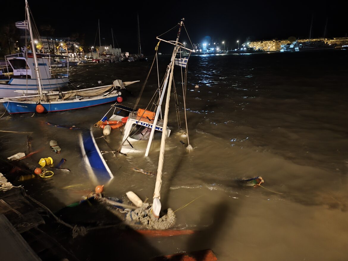Σφοδρή κακοκαιρία στην Κω με ανέμους έως 9 μποφόρ – Βυθίστηκε καΐκι στο Μανδράκι