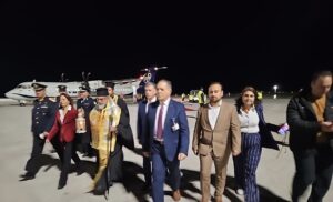 Το Άγιο Φως στην Κω – Άφιξη στο αεροδρόμιο ΙΠΠΟΚΡΆΤΗΣ