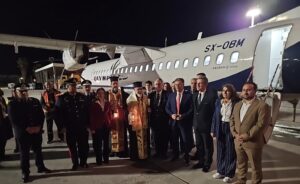 Το Άγιο Φως στην Κω – Άφιξη στο αεροδρόμιο ΙΠΠΟΚΡΆΤΗΣ