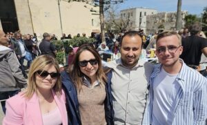 Νησιώτικο Πάσχα στην Κω: Παράδοση, μουσική και πλήθος κόσμου στην Πλατεία Ελευθερίας