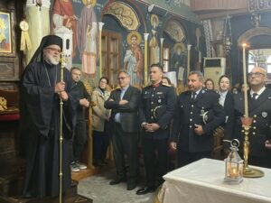 Ὁ Σεβασμιώτατος Μητροπολίτης Κώου καί Νισύρου κ. Ναθαναήλ μετέφερε τό Ἅγιο Φῶς στή Νίσυρο