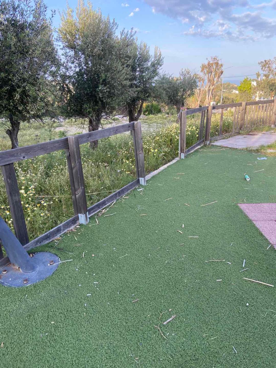 Μήνυση για βανδαλισμούς στην παιδική χαρά Καλυθιών υπέβαλε ο Αντιδήμαρχος Στάθης Μανουσάκης