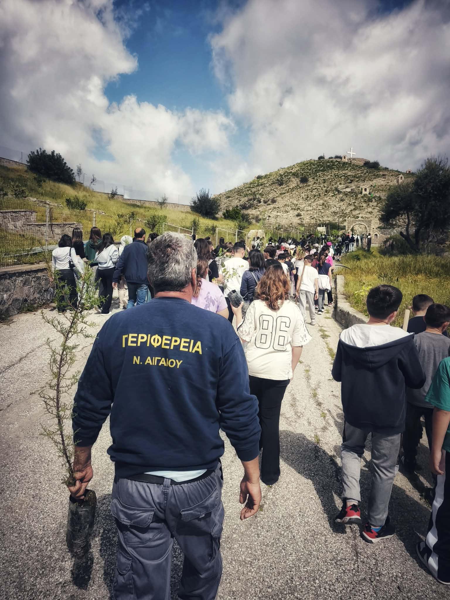 Η νέα γενιά φυτεύει ελπίδα: Μεγάλη δράση δενδροφύτευσης στην Ιερά Μονή Υψενής Ρόδου (Φωτο)