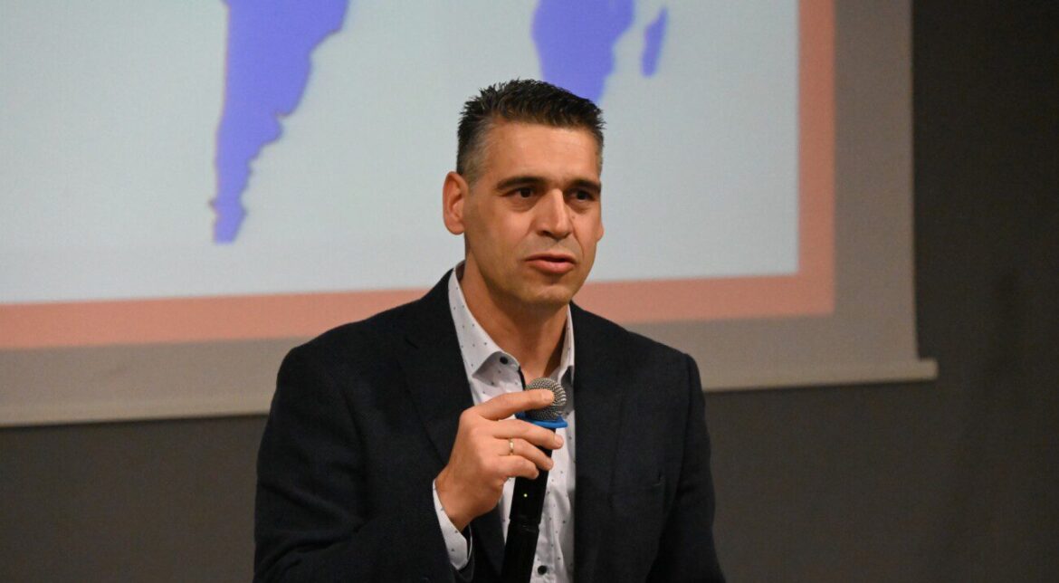 Χρήστος Ατλάσης στον RV: : Ο επαγγελματικός προσανατολισμός ως «πυξίδα» για το μέλλον των νέων (audio)