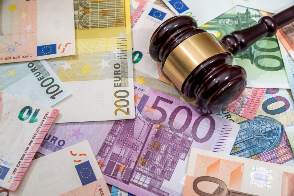 Τα χιλιάδες πρόσωπα της φοροδιαφυγής: Στα €45 δισ. η παραοικονομία, πρωταθλήτριες οι ΙΚΕ του 1 ευρώ