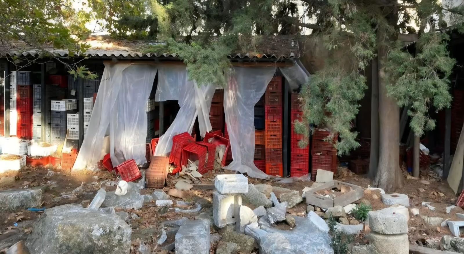 Οι εικόνες της Περβόλας – προ της αποκατάστασής της – η πιο πειστική απάντηση στις εννέα αρχαιολόγους (φωτο)