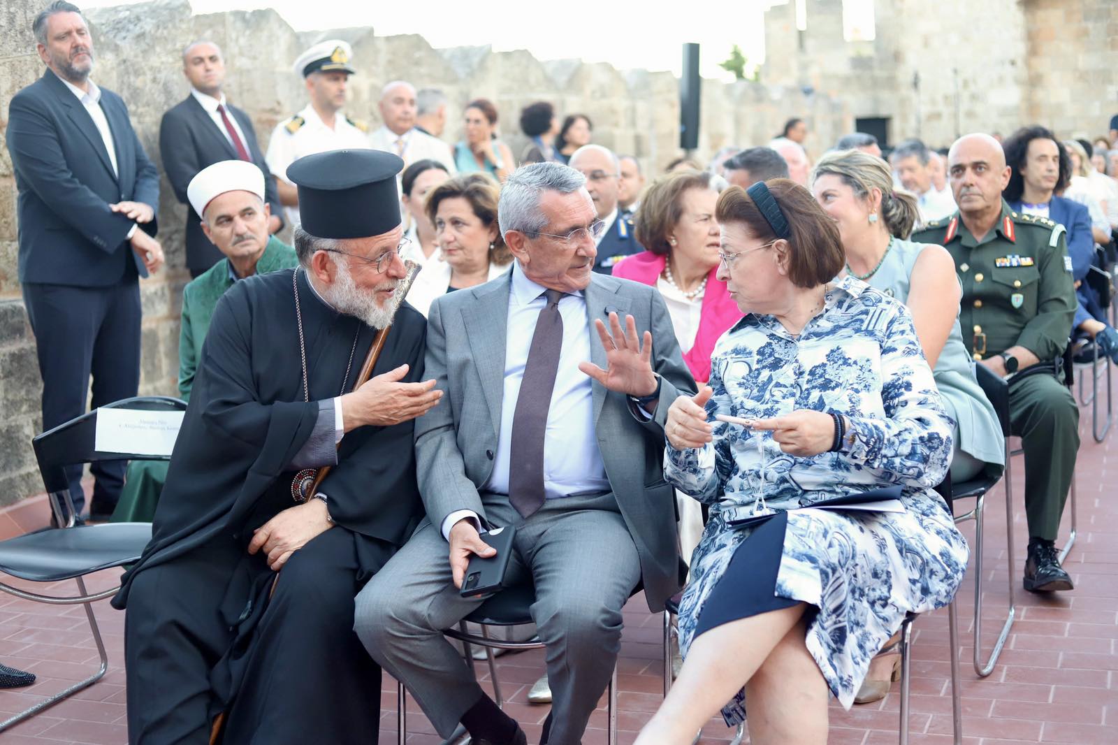 To μήνυμα του Περιφερειάρχη στα εγκαίνια της Περβόλας: “Η παραπολιτική δεν μπορεί να σκεπάσει το ανώτερο. Μπορεί να προσπαθήσει να μικρύνει μια στιγμή. Δεν μπορεί όμως να μικρύνει τη Ρόδο” (video)