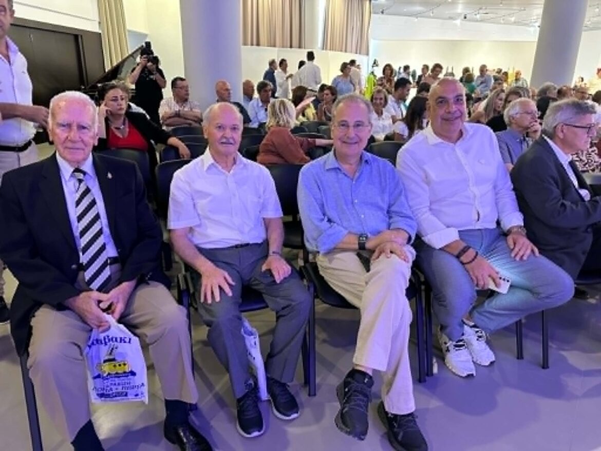 Κατάμεστη η αίθουσα του Νεστορίδειου για την παρουσίαση του νέου βιβλίου της Ελευθερίας Φτακλάκη