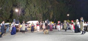 Πλήθος κόσμου στο αντάμωμα παράδοσης και πολιτισμού για τον Κλήδονα στην Κω, από τον Σύλλογο Ποντίων Κω