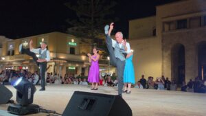 Η Πλατεία Ελευθερίας πλημμύρισε από μουσική και χορό με το Φεστιβάλ «ELIKONIA»