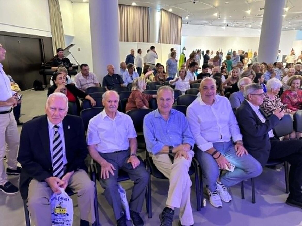 Κατάμεστη η αίθουσα του Νεστορίδειου για την παρουσίαση του νέου βιβλίου της Ελευθερίας Φτακλάκη