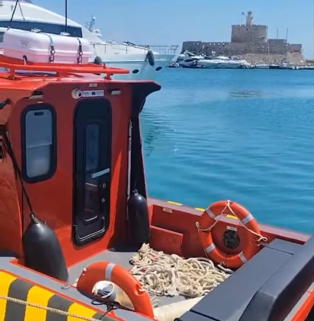 Ρόδος: Στο λιμάνι το νέο πυροσβεστικό πλωτό – άμεση ενίσχυση της θαλάσσιας πυροπροστασίας