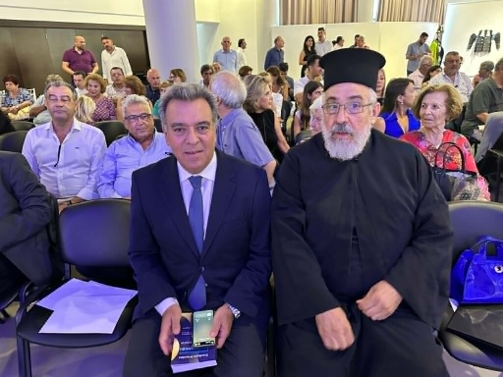 Κατάμεστη η αίθουσα του Νεστορίδειου για την παρουσίαση του νέου βιβλίου της Ελευθερίας Φτακλάκη
