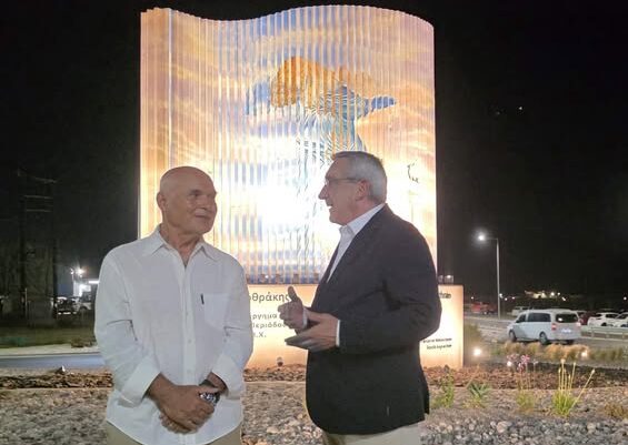 Η «Νίκη της Σαμοθράκης» φωτίζει πλέον την είσοδο της Ρόδου