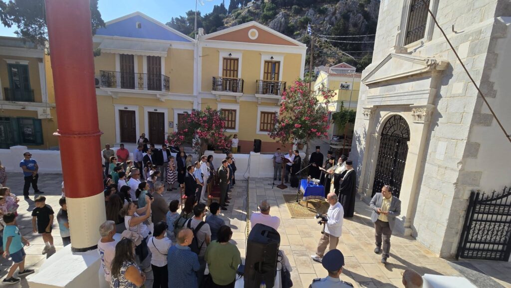 Σύμη: Η Λίνα Μενδώνη εγκαινίασε το έργο στερέωσης και αποκατάστασης του κωδωνοστασίου του Ιερού Ναού Αγίου Ιωάννου