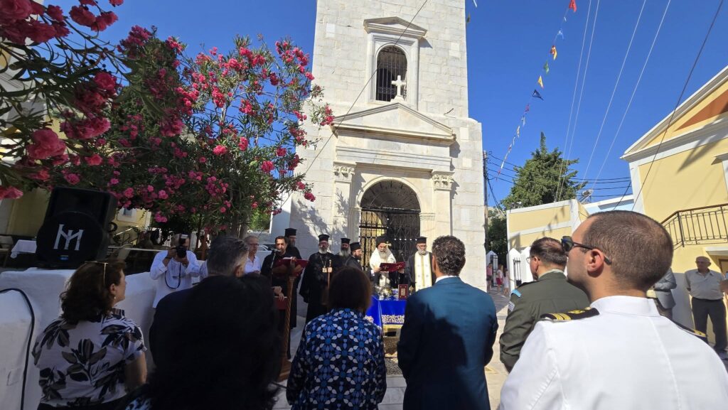 Σύμη: Η Λίνα Μενδώνη εγκαινίασε το έργο στερέωσης και αποκατάστασης του κωδωνοστασίου του Ιερού Ναού Αγίου Ιωάννου (Φωτο)