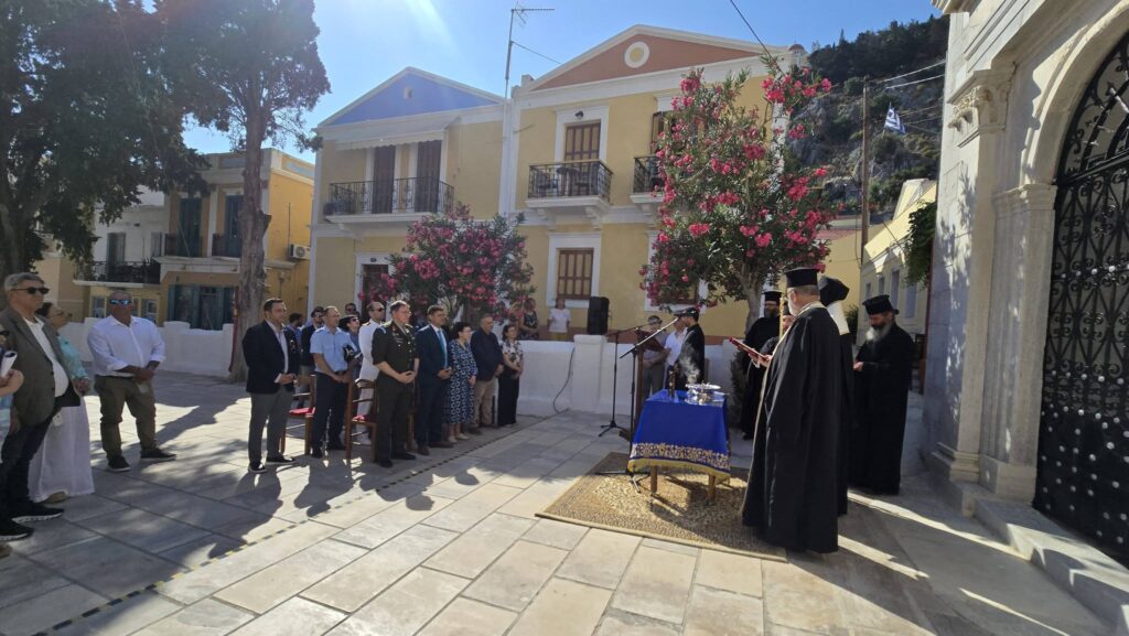 Σύμη: Η Λίνα Μενδώνη εγκαινίασε το έργο στερέωσης και αποκατάστασης του κωδωνοστασίου του Ιερού Ναού Αγίου Ιωάννου (Φωτο)