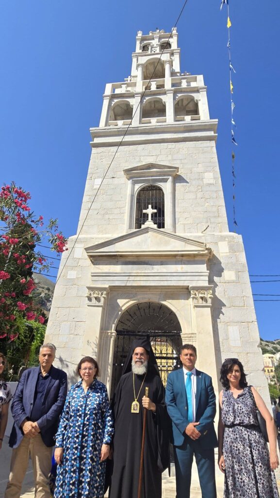Σύμη: Η Λίνα Μενδώνη εγκαινίασε το έργο στερέωσης και αποκατάστασης του κωδωνοστασίου του Ιερού Ναού Αγίου Ιωάννου (Φωτο)