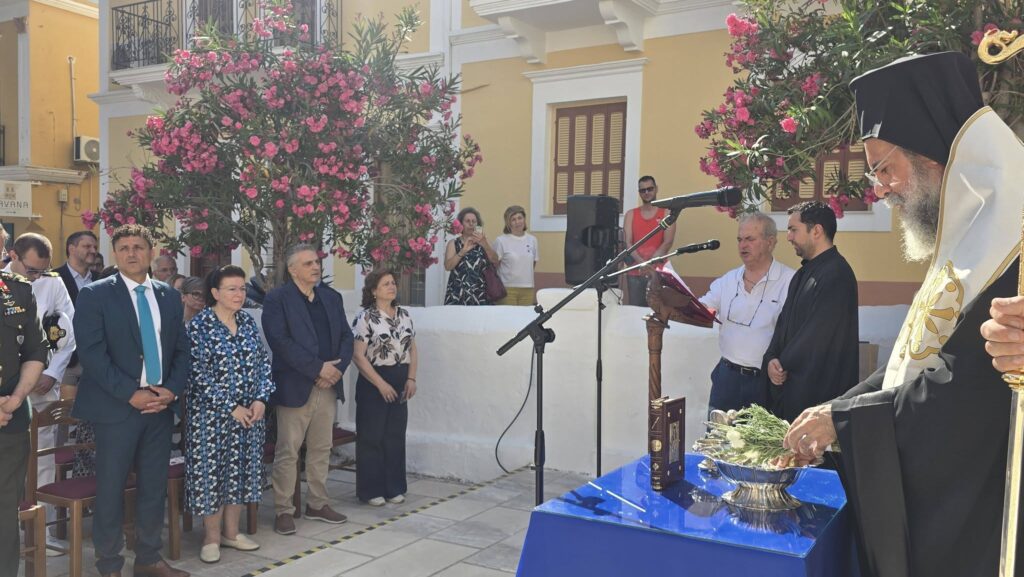 Σύμη: Η Λίνα Μενδώνη εγκαινίασε το έργο στερέωσης και αποκατάστασης του κωδωνοστασίου του Ιερού Ναού Αγίου Ιωάννου (Φωτο)