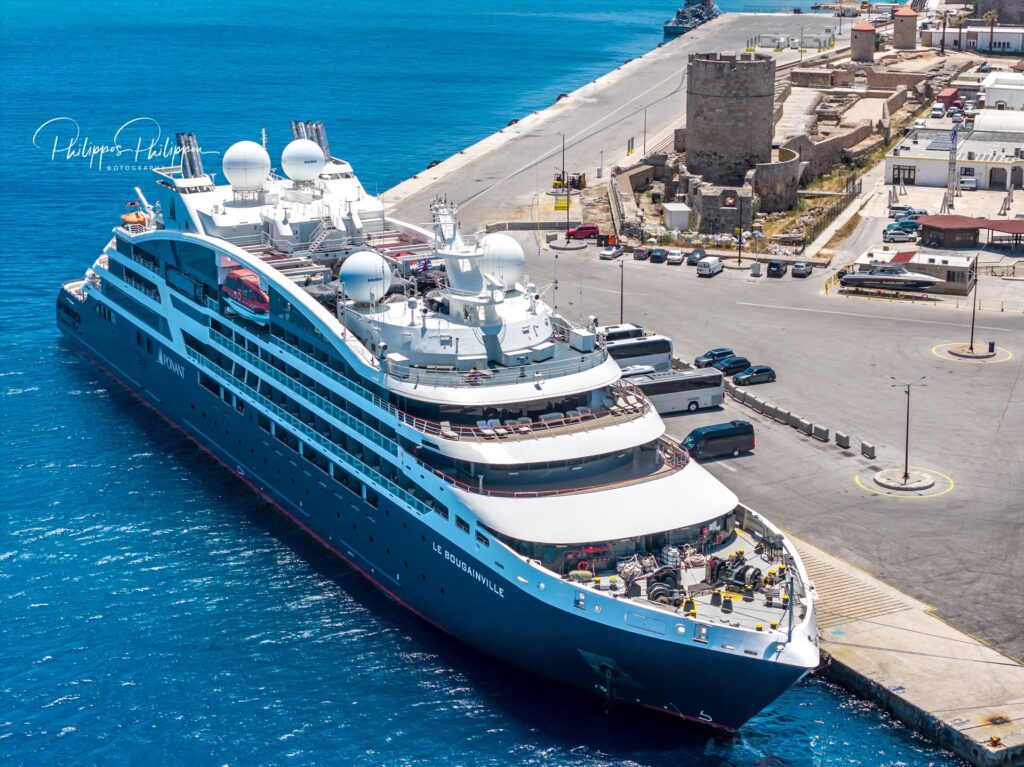 Le Bougainville: Η γαλλική «ναυαρχίδα εξερεύνησης» της Ponant εντυπωσίασε στο Τουριστικό Λιμάνι Ρόδου
