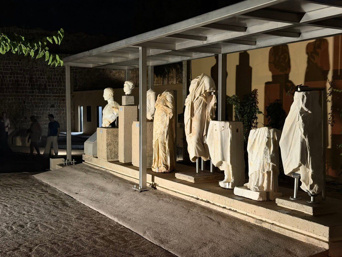 Οι εικόνες της Περβόλας – προ της αποκατάστασής της – η πιο πειστική απάντηση στις εννέα αρχαιολόγους (φωτο)