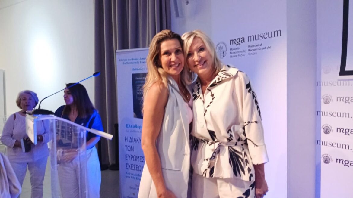 Κατάμεστη η αίθουσα του Νεστορίδειου για την παρουσίαση του νέου βιβλίου της Ελευθερίας Φτακλάκη