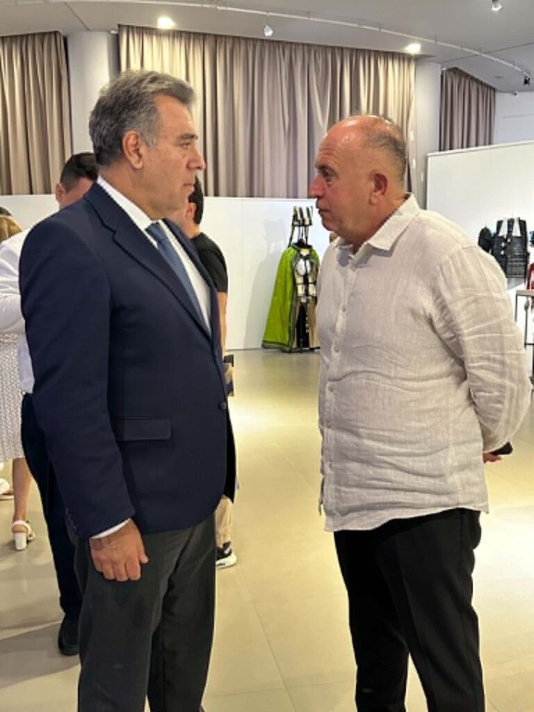 Κατάμεστη η αίθουσα του Νεστορίδειου για την παρουσίαση του νέου βιβλίου της Ελευθερίας Φτακλάκη