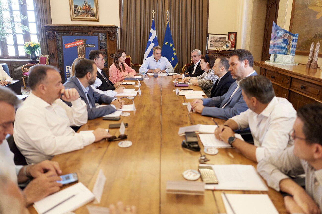 Εύσημα Μητσοτάκη στη ναυαρχίδα του ελληνικού τουρισμού για την ανθεκτικότητά της, κατά τη σύσκεψη με τους φορείς – Ιδιαίτερη μνεία στους εργαζόμενους