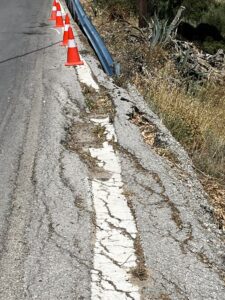Ο δημοτικός σύμβουλος Γιώργος Κοκαλάκης καταγγέλλει «λύσεις βιτρίνας» στον δρόμο του Τσεσιμέ Κεφάλου Κω