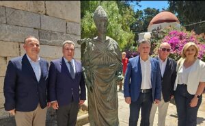 Επέστρεψε στην Κω το ιστορικό άγαλμα του Αγίου Νικολάου – Ολοκληρώθηκε η πολυετής προσπάθεια επαναπατρισμού