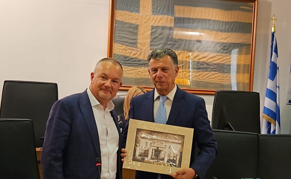 Τιμητικός τίτλος «Πολίτης της Κω» στον Βρετανό Πρέσβη Matthew Lodge
