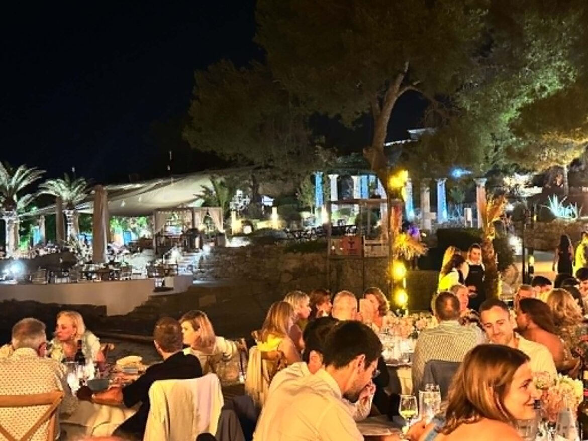 Παραμυθένιος ο γάμος της χρονιάς, του Στέργου Χατζηδιάκου και της Κατερίνας Κωσταρίδη (pics & video)
